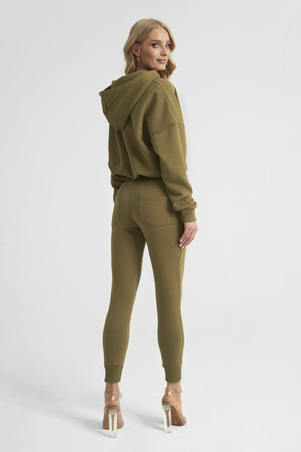 Menfi-khaki-set-back-scaled